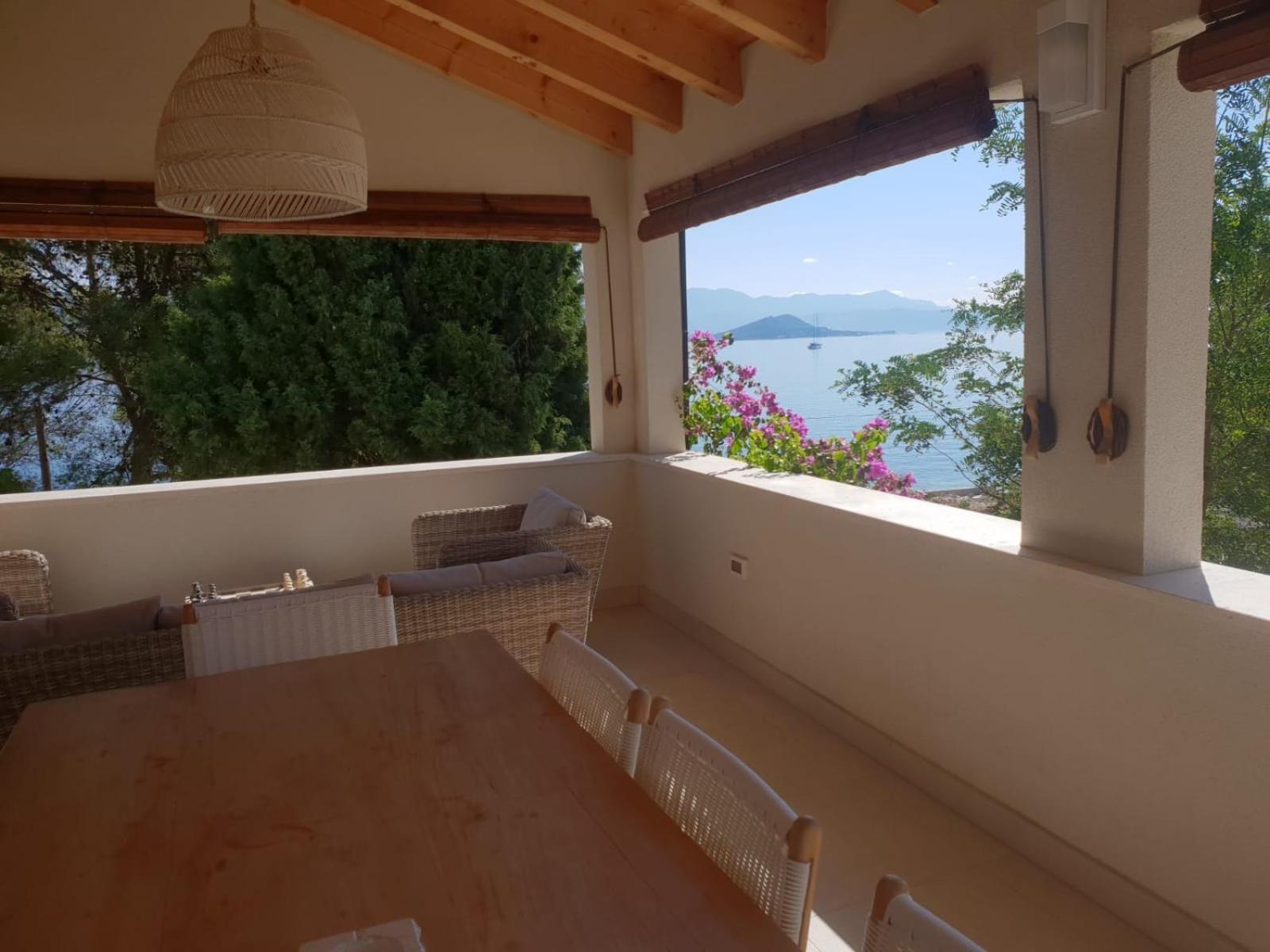 Luxury Family Beach Front Villa - Sunday Beach House Слатине Екстериор снимка