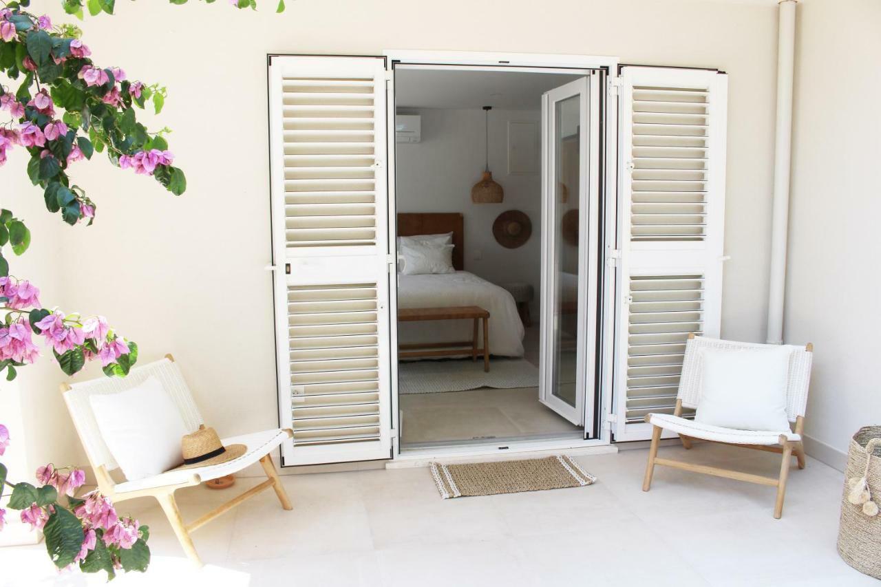 Luxury Family Beach Front Villa - Sunday Beach House Слатине Екстериор снимка