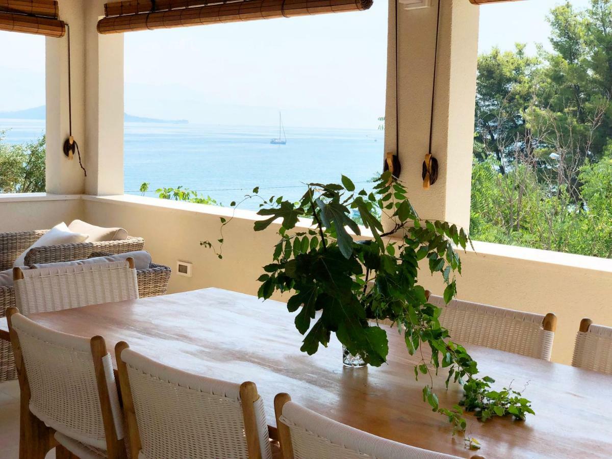 Luxury Family Beach Front Villa - Sunday Beach House Слатине Екстериор снимка