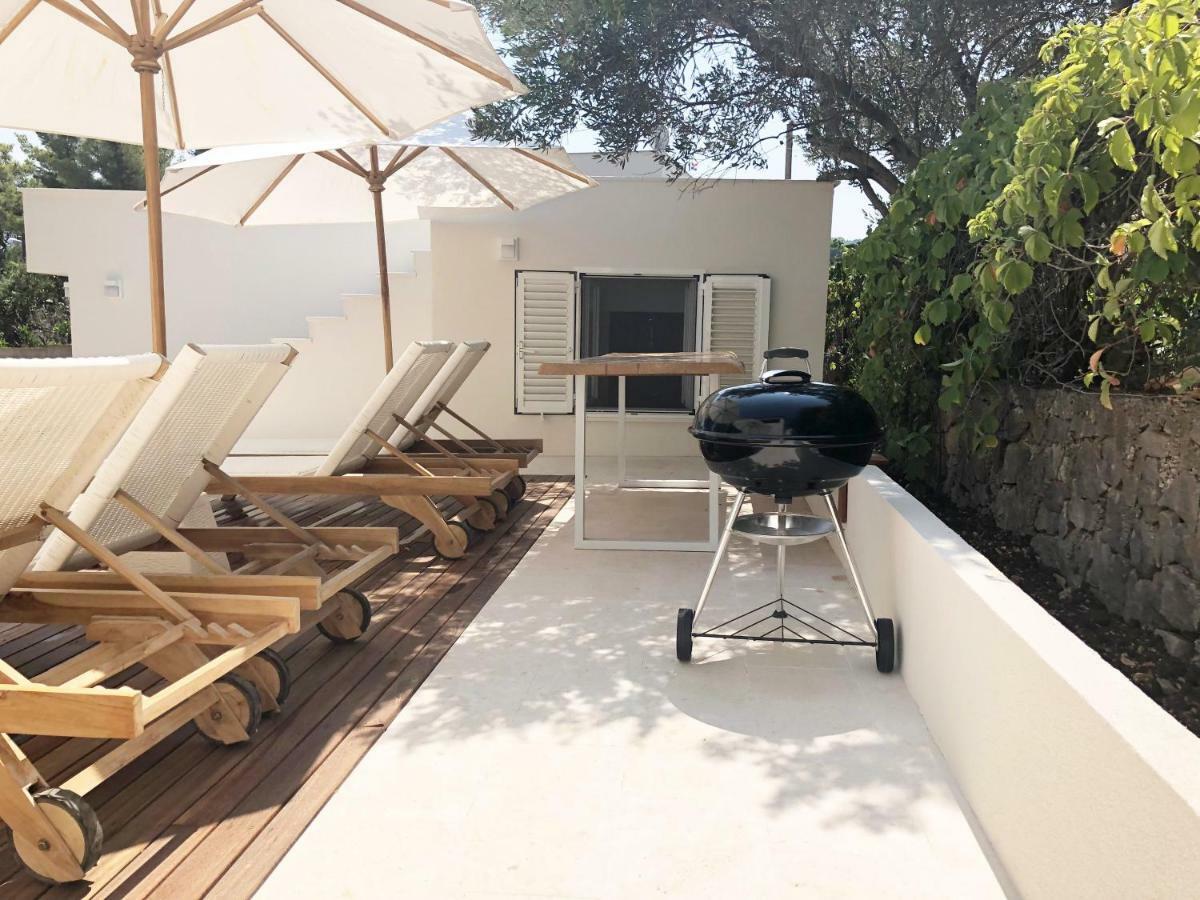 Luxury Family Beach Front Villa - Sunday Beach House Слатине Екстериор снимка