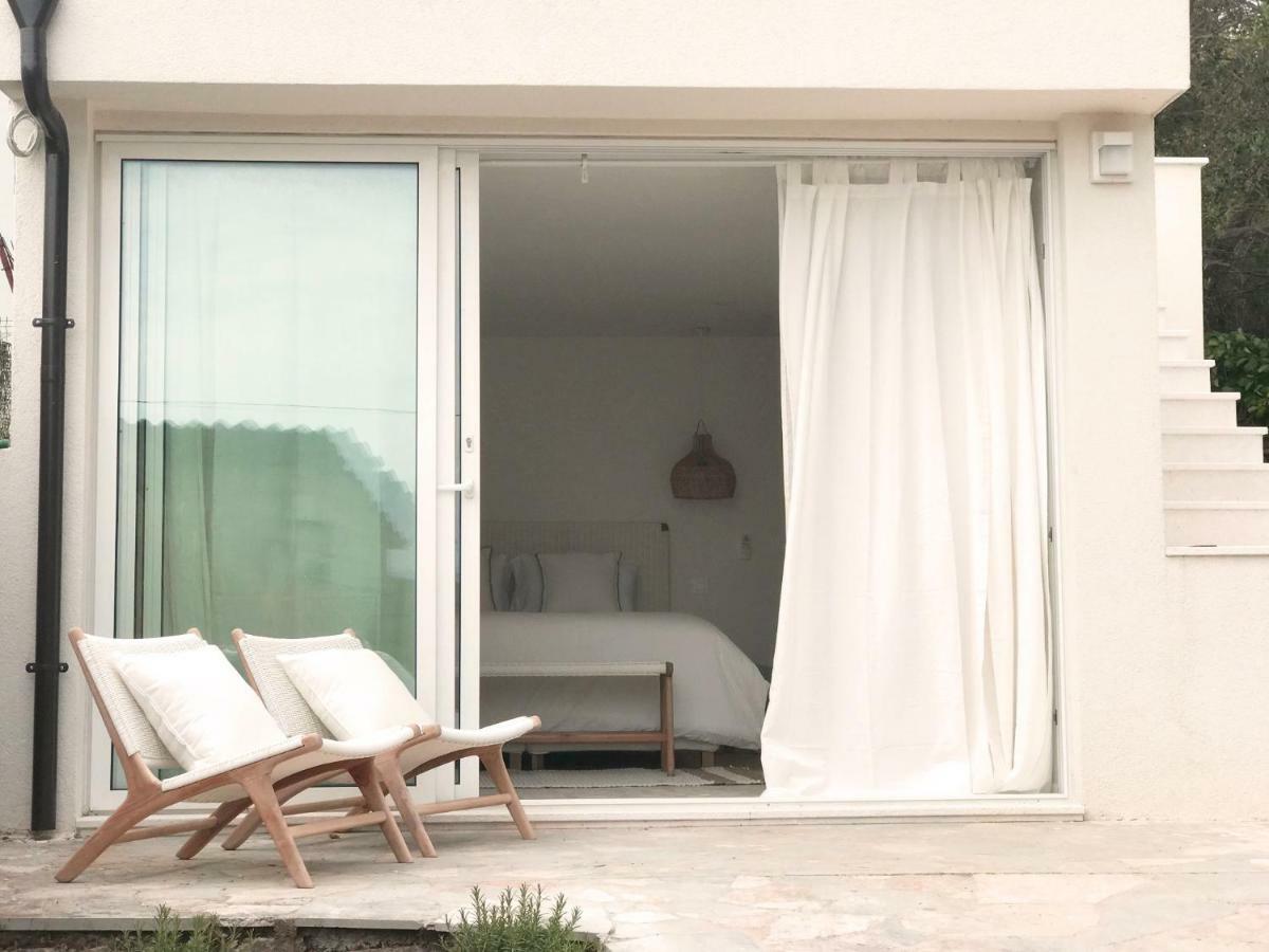 Luxury Family Beach Front Villa - Sunday Beach House Слатине Екстериор снимка