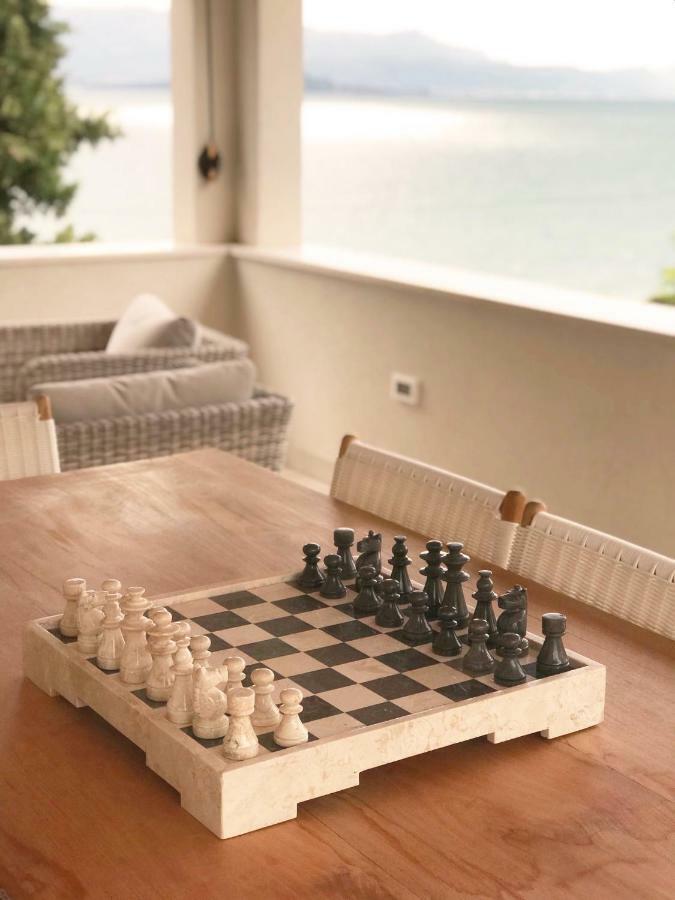 Luxury Family Beach Front Villa - Sunday Beach House Слатине Екстериор снимка