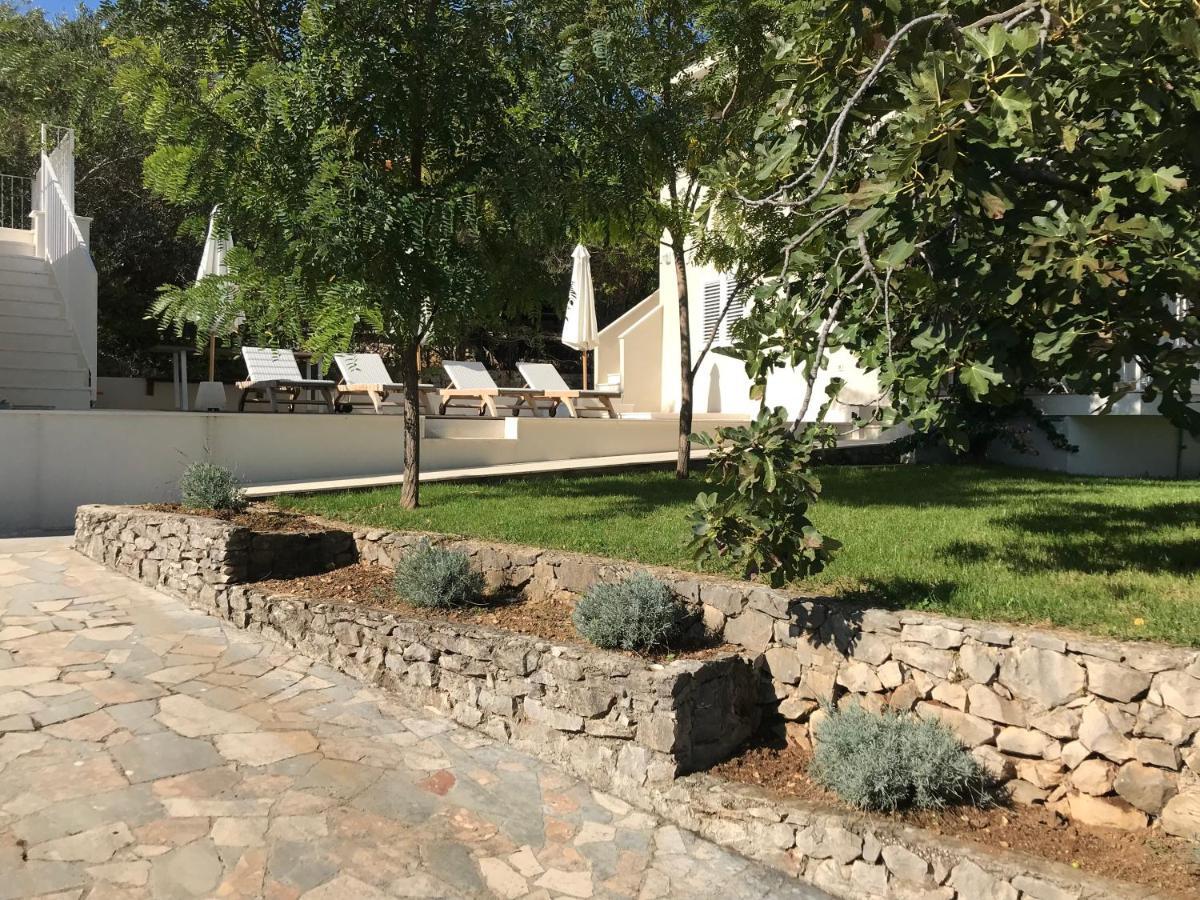 Luxury Family Beach Front Villa - Sunday Beach House Слатине Екстериор снимка